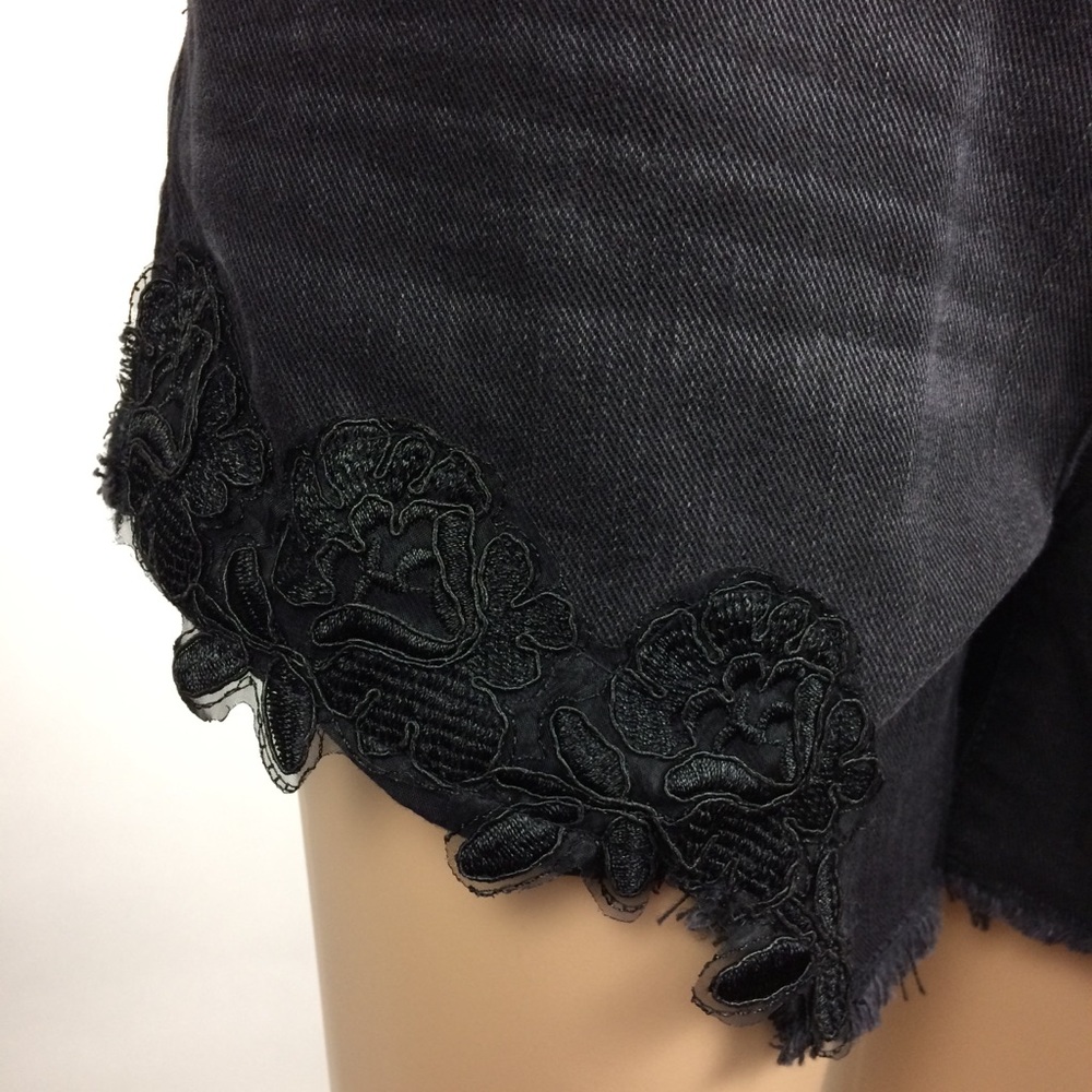 Rewash Mid-Rise Lace Detail Shorts - Picture 2 of 4
